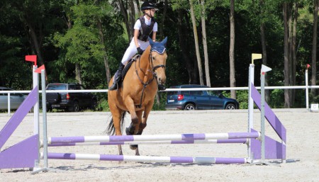 2. 6. Eliška Linhartová a Venus - parkur 60 cm - hobby závody Bukov